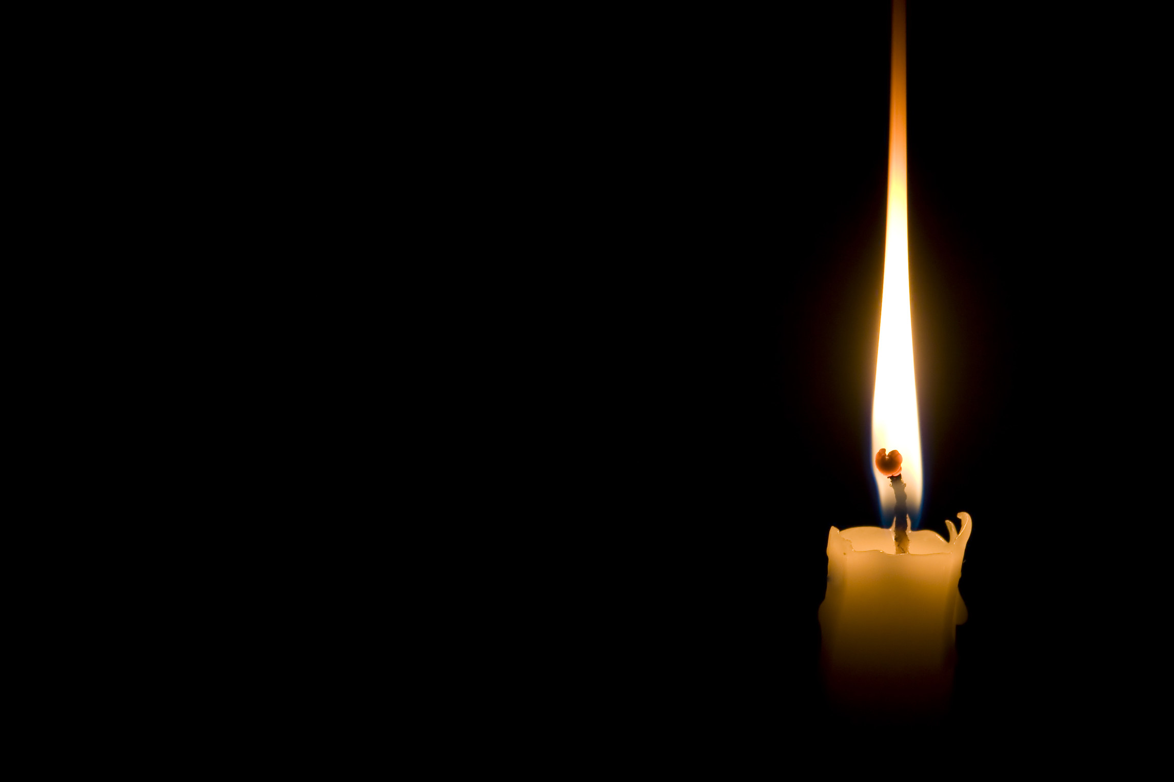 Es ist besser, ein einziges kleines Licht anzuzünden, als die Dunkelheit zu verfluchen